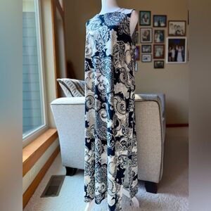 J. Jill Wearever Collection Size Large Navy and Cream Paisley Maxi Jersey Dress.